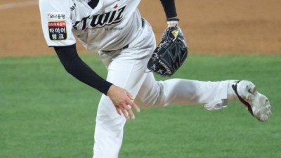 '1⅔이닝 7실점' 오원석 무너진 KT, '2⅓이닝 무실점' 김민수가 지켰다... 34세 우완 '143㎞ 직구'로 어떻게 막아냈나