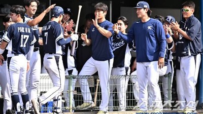 류현진 2이닝 무실점→김주원 결승 스리런포…류지현호, '왕옌청 선발' 한화에 5-2 승리 [오키나와 현장]