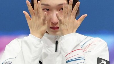 결국 눈물 터진 '얼음공주' 최민정, 3연속 올림픽 금메달 포기하고 '최애' 김길리 대관식 열어줬다[밀라노현장]