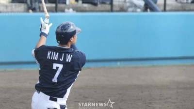 '안타→3루타→결승 스리런 폭발' 韓 국대 해결사에 사령탑도 미소 도쿄돔 감동 아직인데... 오늘도 주인공 됐다 [오키나와 현장]