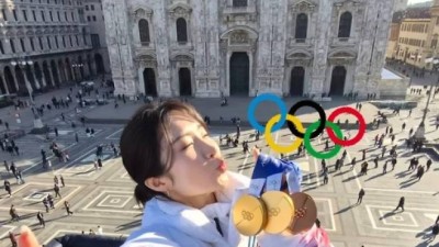 '빙판 여왕' 김길리, 두오모 성당 앞에서 '사랑스러운 셀피'…경기장 카리스마 어디로? [2026 밀라노]