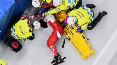 '눈에 피 철철, 경기 중단' 한국 선수 앞에서 실명 위기...저 괜찮습니다 천만다행, 추가 확인 예정