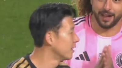 '손흥민 유니폼 얼마나 간절했으면' 전반 19분 만에 '두 손 모아' 요청한 선수 화제