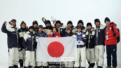 金金金金 일본, '귀국 좌석' 논란 터졌다…'역대 최강' 스노보드 대표, 이코노미로 日 복귀 피겨 선수들은 비즈니스던데