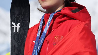 할머니가 돌아가셨어요 금메달 따고 오열…미국에서 태어나 중국에서 뛴 이유였다