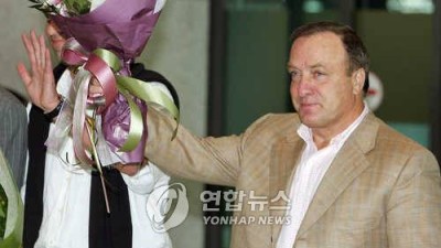 14억 中 조기탈락 월드컵 본선, '15만 인구'로 해냈는데…'韓 감독' 출신 아드보카트 월드컵 OUT→퀴라소 사상 첫 본선행→딸 건강 문제로 돌연 사임