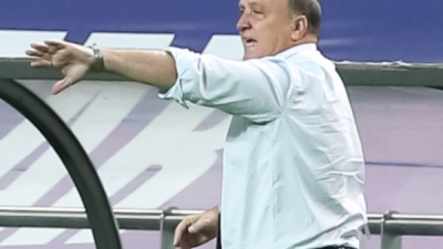 전 한국 국대 감독 아드보카트, 월드컵 3개월 앞두고 퀴라소 감독 사임...딸 간병이 우선