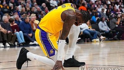 '당장 방출해!' 라이벌전 처참한 대패, 팬들의 분노는 에이튼에게 쏠렸다