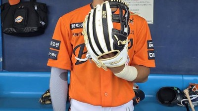한화팬이 제일 미워하는 박해민, 한화 특급 유망주에 '글러브 선물+튜터링 약속' [오키나와 스케치]