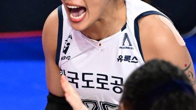 타나차 일시 대체 선수 영입 검토, '1위 하이패스' 한국도로공사에 걸린 제동 [IS 포커스]