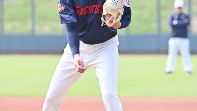 롯데 근심, 원정도박 파문만 있나…한숨 끊이질 않는 김태형 “정철원 페이스가 잘 안 올라오네” [오!쎈 미야자키]