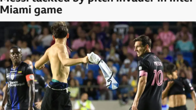 '아르헨티나가 숨죽였다' 메시, '난입 관중'에게 살인태클 당했다...다행히 큰 부상 없어