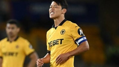 황희찬, 역대 최저 승점 굴욕 피했다 울버햄튼, 빌라에 2-0 쾌승... 에메리 감독 이런 팀에 지다니 노룩 퇴장