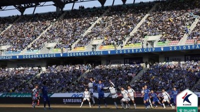 ‘K리그2 최다 관중’ 수원 이정효 데뷔전서 난적 서울 이랜드에 2-1 역전승