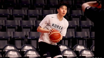 [FIBA WC] 日 현지 언론이 에워싼 이현중, ‘3·1절 한일전’ 향해 “무조건 이겨야죠”
