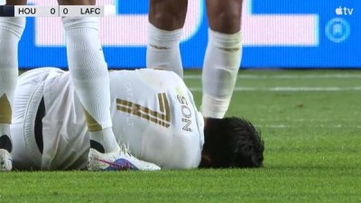 '쓰러져 못 일어나던' 손흥민, 프리킥 차기 전까지 철렁했던 순간[스한 스틸컷]