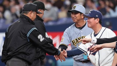 日 레전드 투수 출신 한신 감독, 류현진에 감탄 “투구 폭이 예전보다 더 대단해져”···김도영 파워에도 엄지척