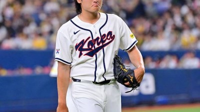 1회 '156km/h' 퍼펙트→2회 '3실점' 와르르 왜? '국대 1선발' 부진 이유 있었네…손톱 불편함 조기 교체 [오사카 현장]