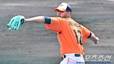 노이로제 걸렸나봐 한화 외인을 LG 선수로 착각하다니... 이강철 감독의 '치리노스' 걱정 수준이 이 정도였나[오키나와 현장]