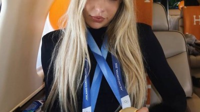 무려 3배, 호날두도 넘었다 지퍼 내려 브라 노출 15억→실착 경기복 3억 낙찰…'빙속 여제' 레이르담, '억억' 최고가 경신