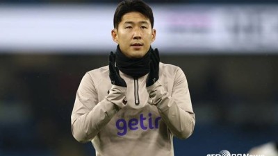 '손흥민 없는' 토트넘 처참한 몰락... 팬들 '나치 경례' 쇼크에 UEFA 벌금 폭탄+징계까지