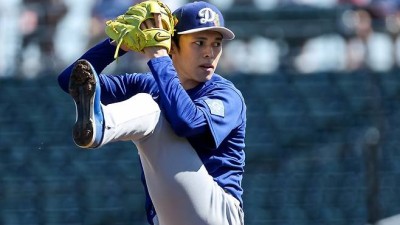 WBC 출전도 안했는데…시범경기서 만루 홈런 맞고, 한 경기 2등판한 사사키는 아직도 제구 잡는 중 “지킬 앤 하이드 같아”