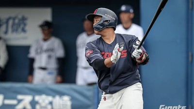 사직 6m 담장도 훌쩍 넘겨버리다니! 롯데가 기다린 '2군 저지' 대포 폭발...'홈런 꼴찌' 거인군단 희망 커진다