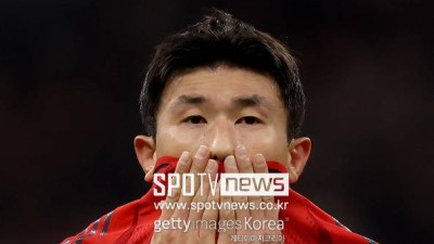 김민재는 아무런 잘못이 없다감싸줬던 콤파니의 계속되는 외면...'3순위 전락' 김민재, 이적으로 돌파구 찾아야 하나