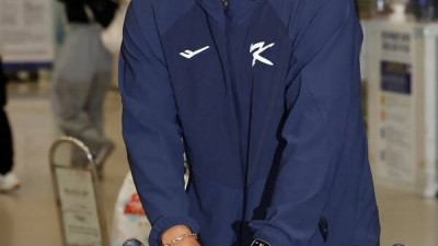 깜짝! 42세 노경은이 할아버지가 됐다?...日 관심 폭발, 희끗한 흰머리의 베테랑, '맏형, 아버지, 넘어선 책임감 선보여'