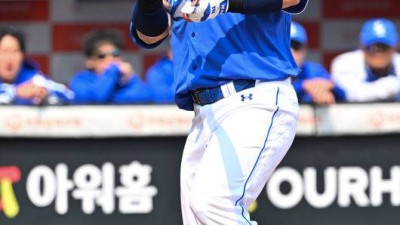 '악' 최형우, 첫 타석부터 공 맞고 교체라니…왕옌청 커브 팔꿈치 직격 현재 아이싱 중 [오!쎈 대전]