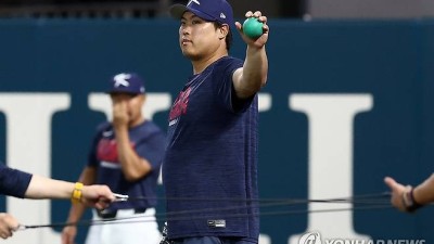 류현진이 선발? 마이애미 사는 우리 할머니, 홈런 타구에 공 맞겠네…해외 팬들 선 넘는 조롱 논란→한국 이 정도 약팀 아닌데 [WBC]