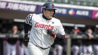 '아직 1구도 안 던졌는데…' 롯데 한동희, 경기 시작 직전 긴급 교체 왜? 박승욱 투입 [부산현장]