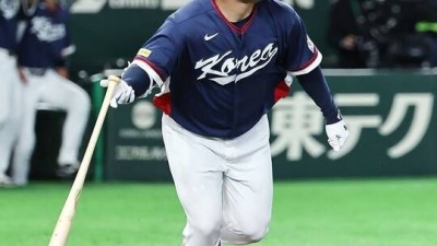 사이영 2위 공도 때린다… 문보경, 첫 타석 155km 타구 생산