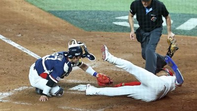 '송구 먼저 왔는데' 박동원 통한의 태그 실패, 염경엽 감독 어떻게 봤나 슬라이딩 발전하면, 대처 방법도 바뀌어야…단기전은 디테일 [부산 현장]