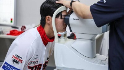 ‘우승→8위’ KIA 희소식 떴다! 선수단 눈 검진→건강 양호 판정, 눈야구로 명가 재건 노린다