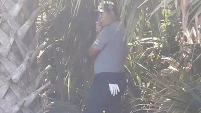 그새를 못 참고… 김시우, 티샷 대기 중 또 흡연