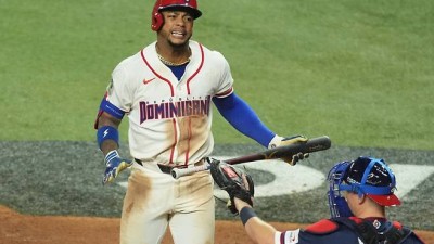 '어떻게 이 공을 째냐' ABS였다면 분명 볼이었다...미국 결승 올리기 위한 판정이었나