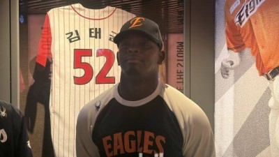 '재계약 실패→MVP' 이 선수는 왜 15억에 한화 컴백했나…체중 감량→한화 우승 꿈꾼다 인간 페라자 성장했다