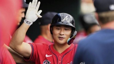 거리에서 넘어졌다 김하성, 애틀랜타 캠프 합류하자마자 글러브 꼈다…미안함 갚기 위해 조기 복귀 총력