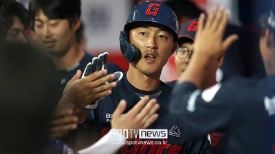개처럼 하겠다더니, 이 갈았나…'타율 0.375' 폭주! 롯데 50억 내야수, 드디어 '원 찬스' 왔다