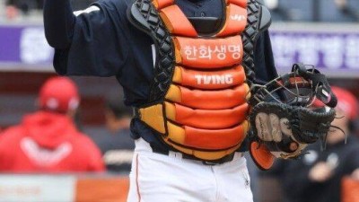 이재원은 은퇴 예약, 최재훈은 FA 예약…김경문이 홈런치는 한화 23세 안방마님을 주목 안 할 수 없다