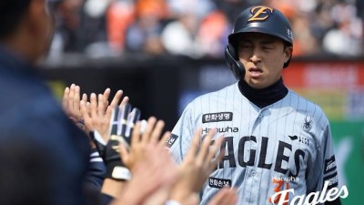 단돈 '1억'에 '1위' 다시 품었다, 한화 알짜 계약 대박 예감…참 잘 친다, 좌익수 수비도 큰 도움 [대전 현장]