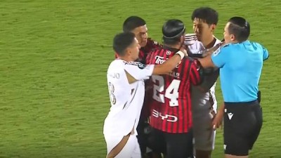 손흥민 살면서 이렇게 화낸 적 있었나…'담그려고' 작정한 태클, SON 분노 대폭발→쏘니까지 경고라니