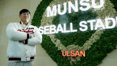 [오피셜] '낭만야구' 43세 베테랑 전격 계약 발표! 은퇴 위기→현역 생활 계속 이어간다 다시 한번 마운드 설 기회 주셔서 감사