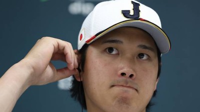 이러니 연봉에 관심 없지, '걸어다니는 중소기업' 우즈도 넘었다, 부수입만 2000억 육박 신기록