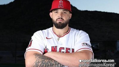 '류현진 바라기'가 어쩌다 이렇게 됐나, 3홈런 몰아 맞고 7실점 '와르르'…'ERA 9.39' 빅리그 생존 가능할까