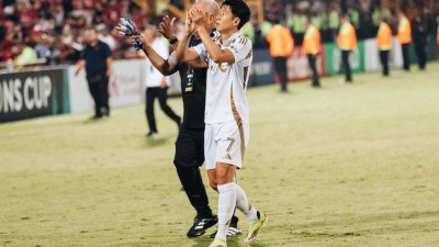 손흥민 행동에 울컥 상대도 감동, '살인 태클'에도 감사 인사라니...복수 대신 존중·스포츠맨십 보여줬어 또 미담 남겼다