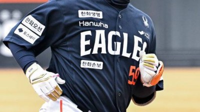 수비형 포수 아니었나? '홈런 1위' 타격까지 터진다…그런데 달감독은 어설픈 게 많아 신중