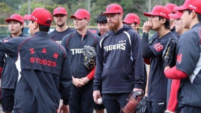 KIA에 10억원↑ 초고액 연봉자가 사라졌다…홍건희 6.5억원이 NO.2, FA 큰손으로 돌아온다? 이것이 관건