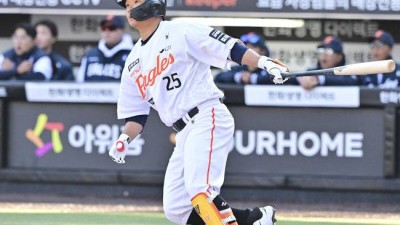 타구질 좋네 한화 시나리오 대로 가나…홈런으로 뒤집기쇼, 김경문 감독이 웃는다 [오!쎈 대전]